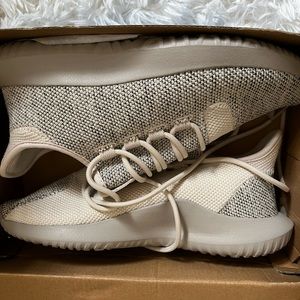 Size 6 Adidas sneakers